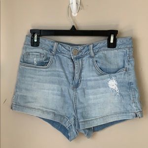 Light wash denim shorts!